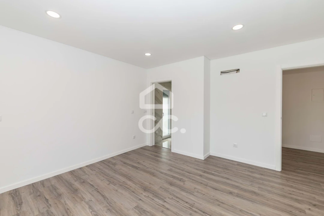 Apartamento T4 para Venda em Amora Foto 32