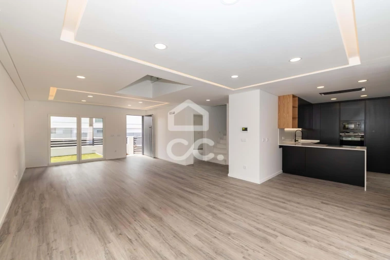 Apartamento T4 para Venda em Amora Foto 5
