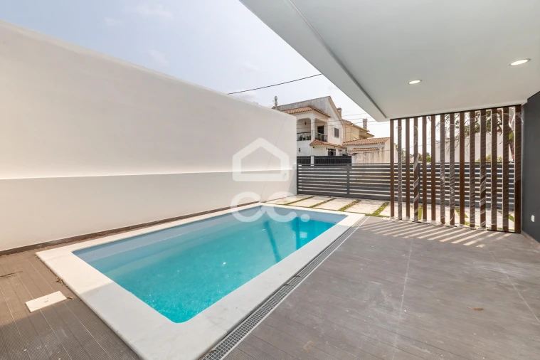 Apartamento T4 para Venda em Amora Foto 12