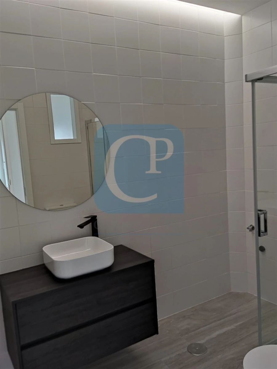 Apartamento T0 para Venda em Cedofeita, Santo Ildefonso, Sé, Miragaia, São Nicolau e Vitória Foto 9