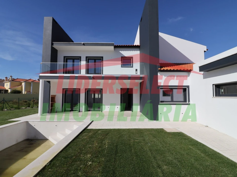 Moradia T4 para Venda em Silveira Foto 1