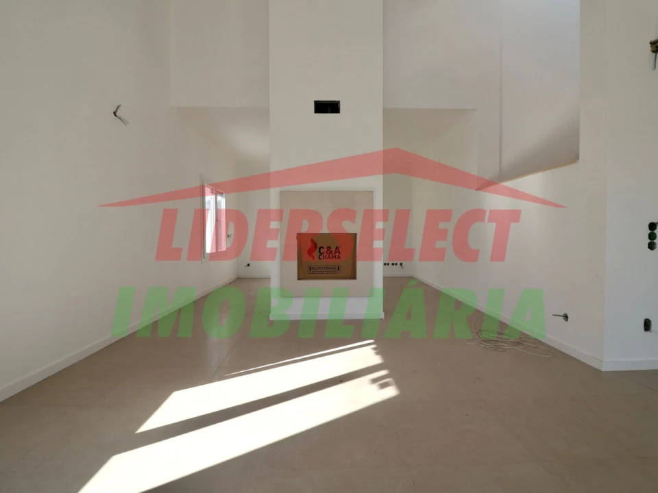 Moradia T4 para Venda em Silveira Foto 3