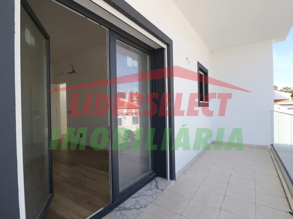 Moradia T4 para Venda em Silveira Foto 17