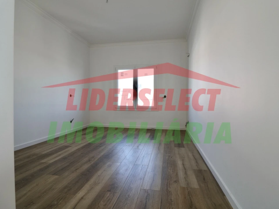 Moradia T4 para Venda em Silveira Foto 19