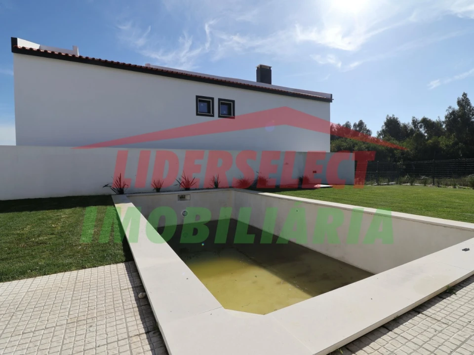 Moradia T4 para Venda em Silveira Foto 30