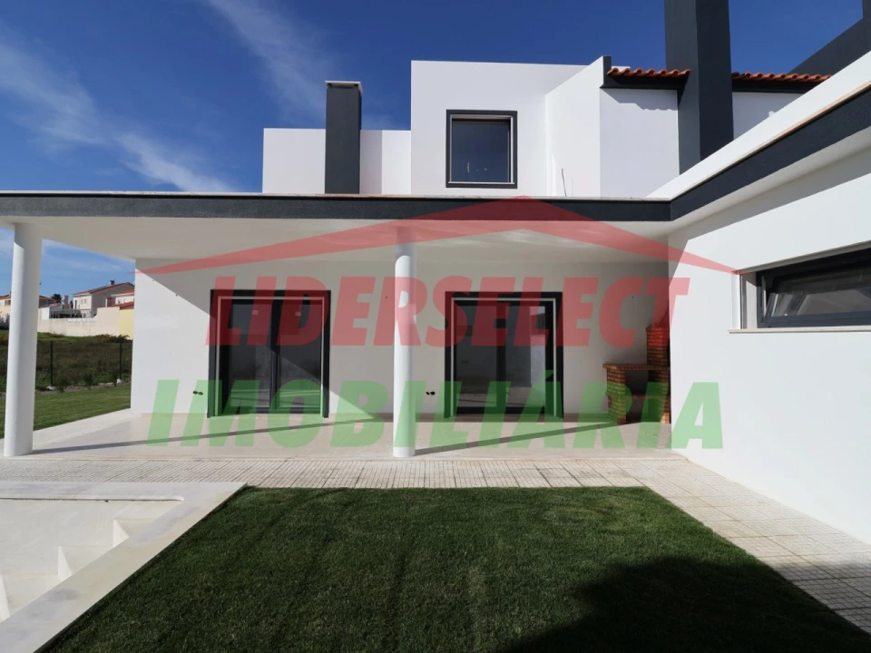 Moradia T4 para Venda em Silveira Foto 32