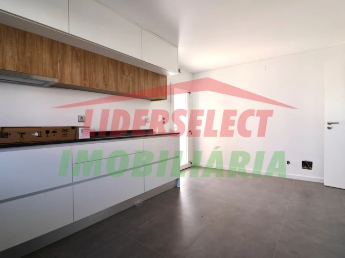 Moradia T4 para Venda em Silveira Foto 7