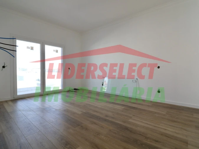 Moradia T4 para Venda em Silveira Foto 16