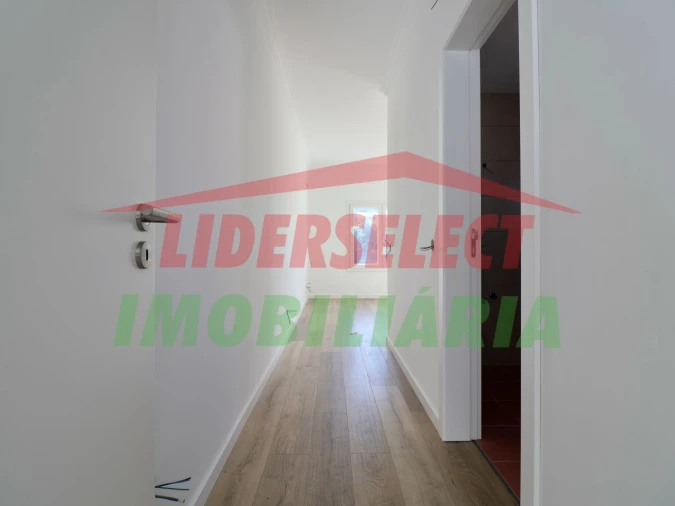 Moradia T4 para Venda em Silveira Foto 21