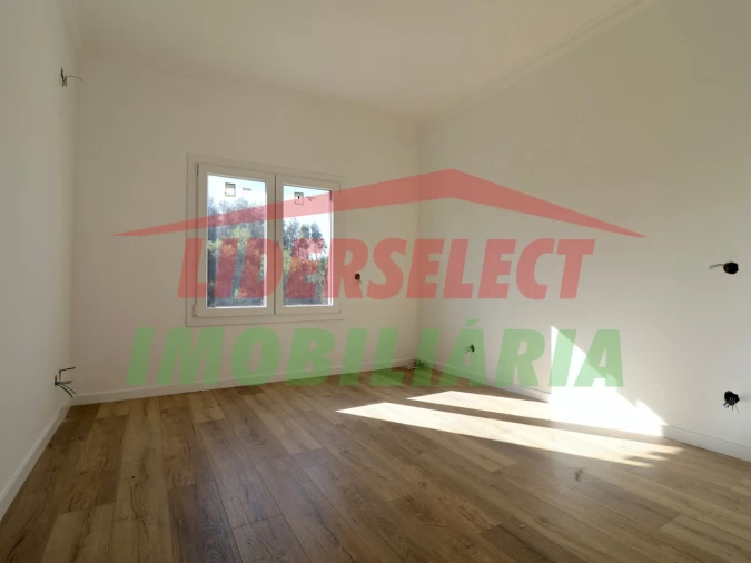 Moradia T4 para Venda em Silveira Foto 24