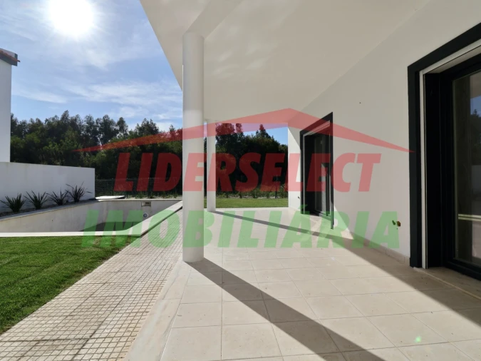 Moradia T4 para Venda em Silveira Foto 27