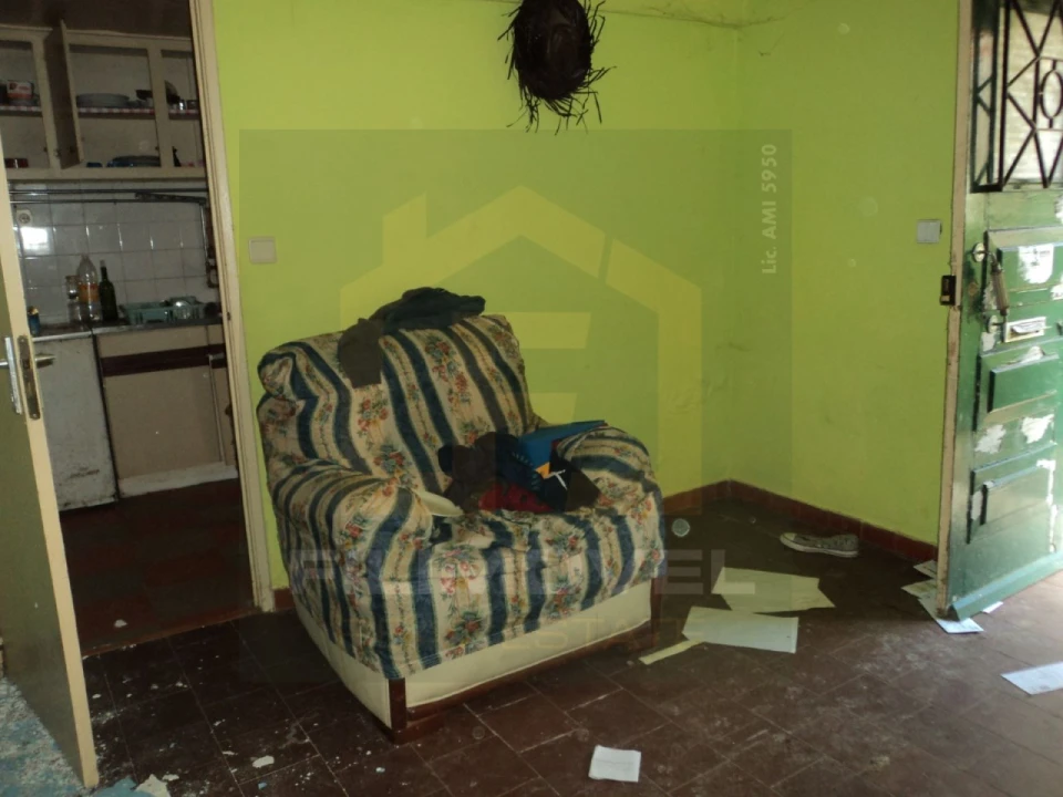 Moradia T2 para Venda em Casais e Alviobeira Foto 3