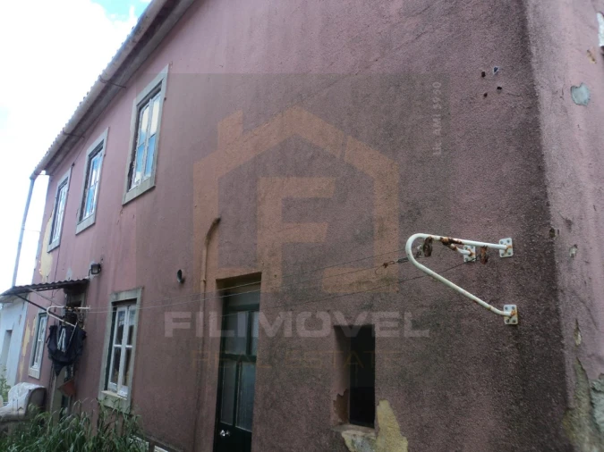 Moradia T2 para Venda em Casais e Alviobeira