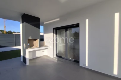 Moradia T3 para Venda em Parceiros e Azoia