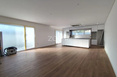 Moradia T3 para Venda em Parceiros e Azoia