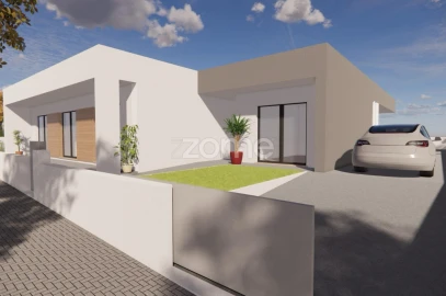 Moradia T3 para Venda em Parceiros e Azoia