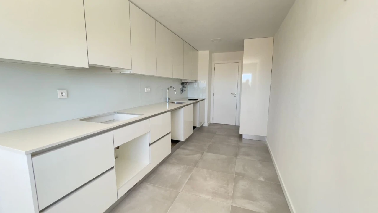 Apartamento T4 para Venda em Alhadas Foto 10