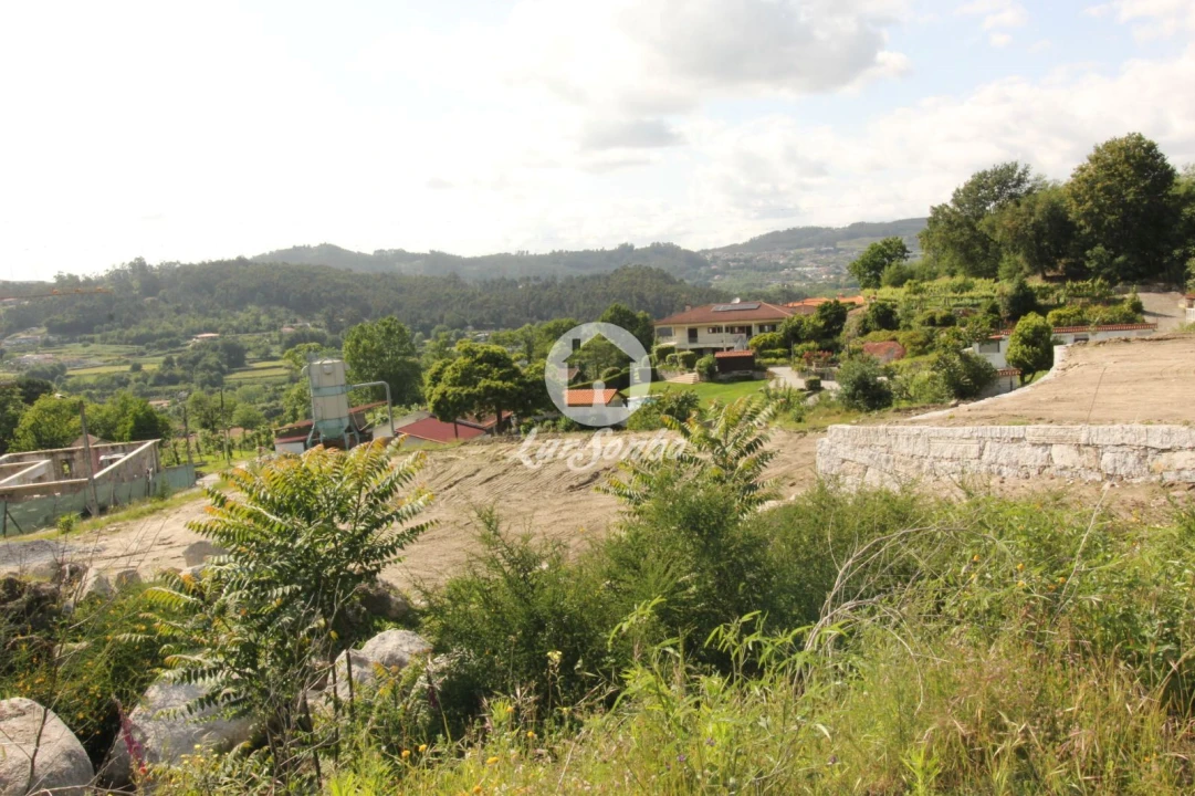 Terreno para Venda em Cepães e Fareja Foto 1