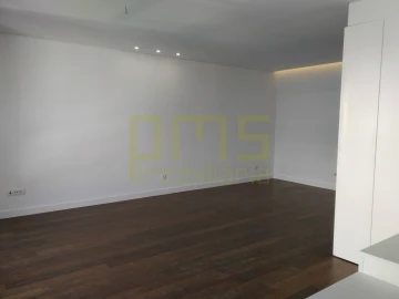 Apartamento T4 para Venda em Cedofeita, Santo Ildefonso, Sé, Miragaia, São Nicolau e Vitória