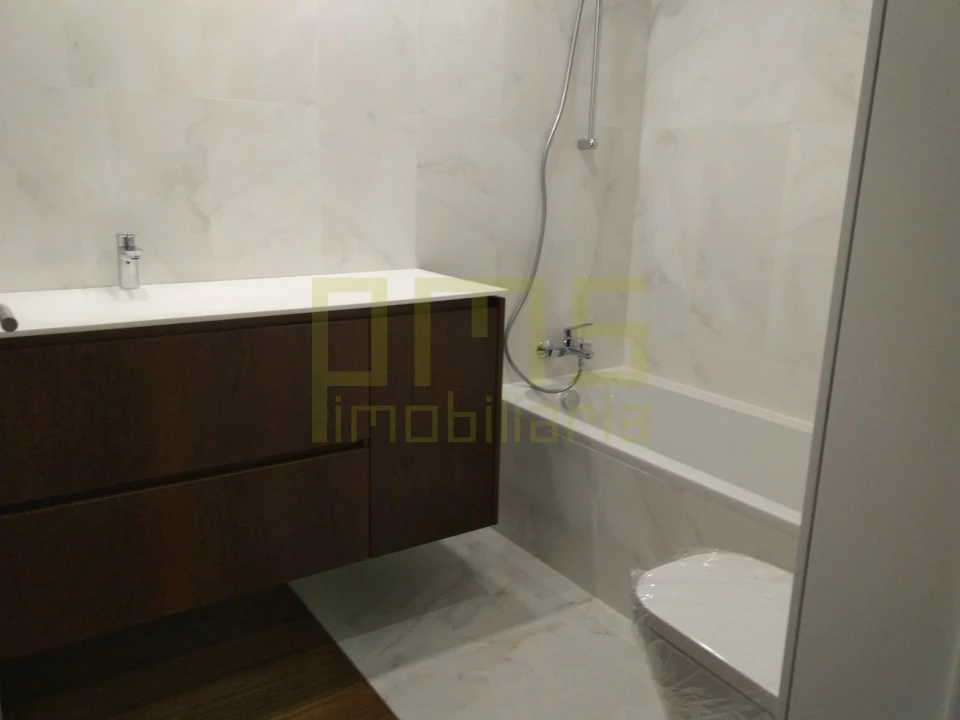 Apartamento T4 para Venda em Cedofeita, Santo Ildefonso, Sé, Miragaia, São Nicolau e Vitória Foto 7