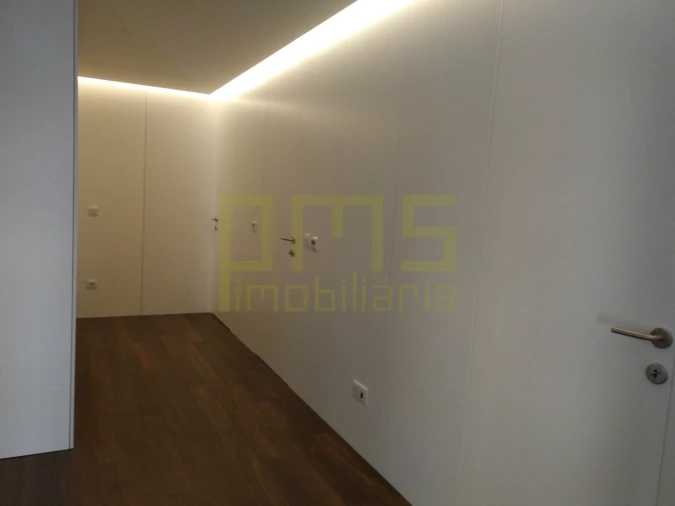 Apartamento T4 para Venda em Cedofeita, Santo Ildefonso, Sé, Miragaia, São Nicolau e Vitória Foto 3