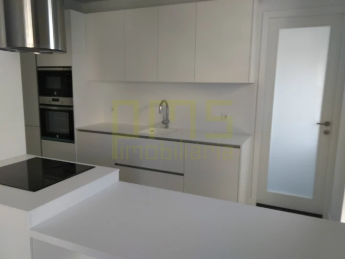 Apartamento T4 para Venda em Cedofeita, Santo Ildefonso, Sé, Miragaia, São Nicolau e Vitória Foto 4