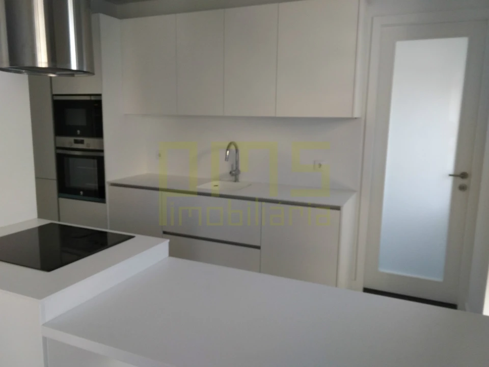 Apartamento T4 para Venda em Cedofeita, Santo Ildefonso, Sé, Miragaia, São Nicolau e Vitória Foto 4