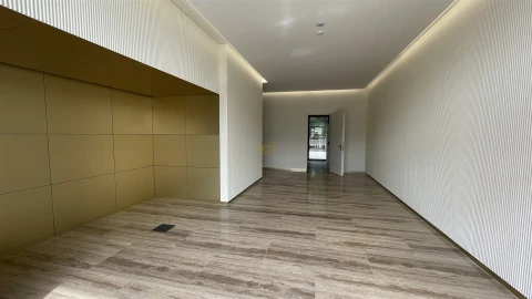 Apartamento T4 para Arrendamento em Lordelo do Ouro e Massarelos