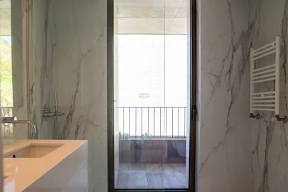 Apartamento T4 para Arrendamento em Lordelo do Ouro e Massarelos