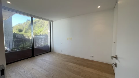 Apartamento T4 para Arrendamento em Lordelo do Ouro e Massarelos