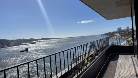 Apartamento T4 para Arrendamento em Lordelo do Ouro e Massarelos