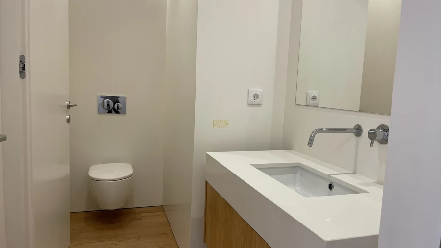 Apartamento T4 para Arrendamento em Lordelo do Ouro e Massarelos Foto 26