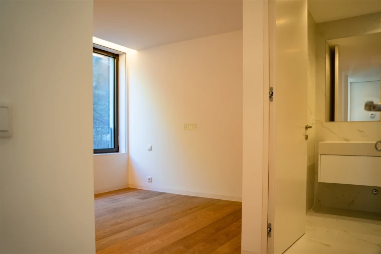 Apartamento T4 para Arrendamento em Lordelo do Ouro e Massarelos Foto 5