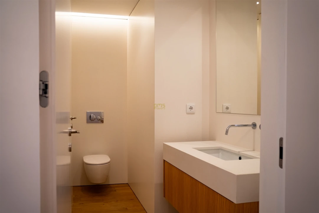 Apartamento T4 para Arrendamento em Lordelo do Ouro e Massarelos Foto 8