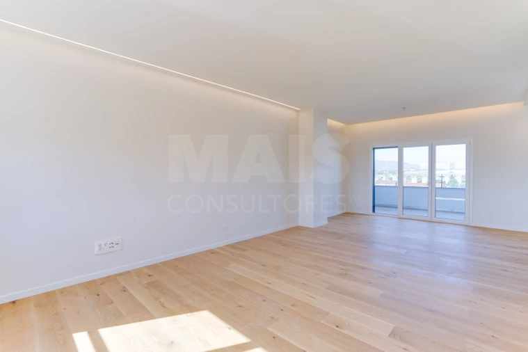 Apartamento T4 para Venda em Santo Antão e São Julião do Tojal Foto 1