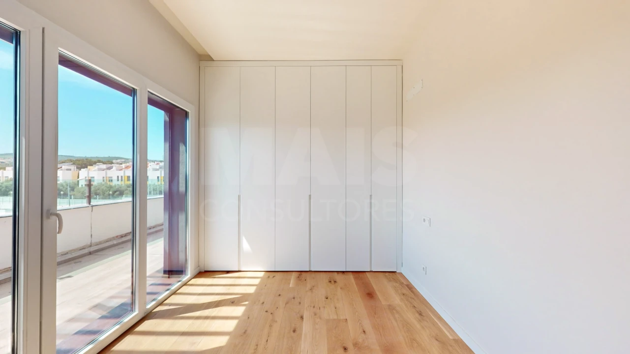 Apartamento T4 para Venda em Santo Antão e São Julião do Tojal Foto 8