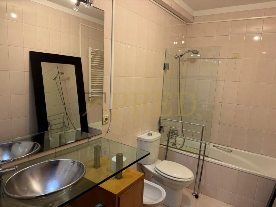 Apartamento T2 para Arrendamento em Lordelo do Ouro e Massarelos Foto 11