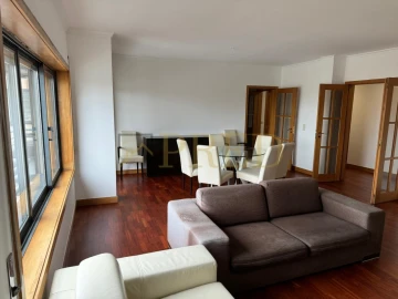 Apartamento T2 para Arrendamento em Lordelo do Ouro e Massarelos