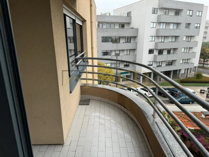 Apartamento T2 para Arrendamento em Lordelo do Ouro e Massarelos Foto 9