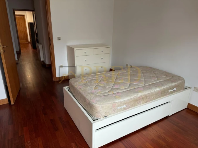 Apartamento T2 para Arrendamento em Lordelo do Ouro e Massarelos Foto 21