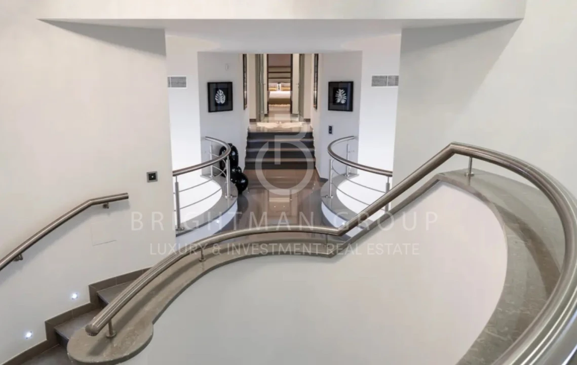 Moradia T5 para Venda em Vila Nova de Cacela Foto 5