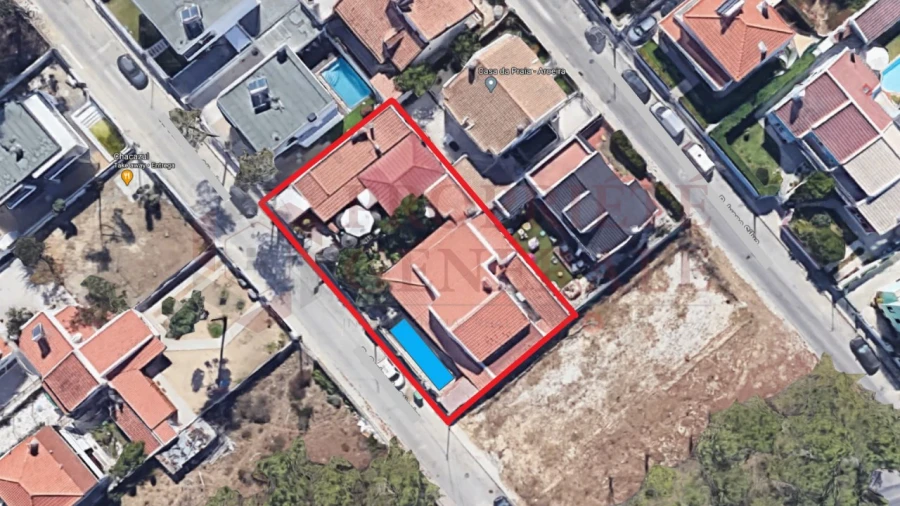 Negócio para Venda em Charneca de Caparica e Sobreda