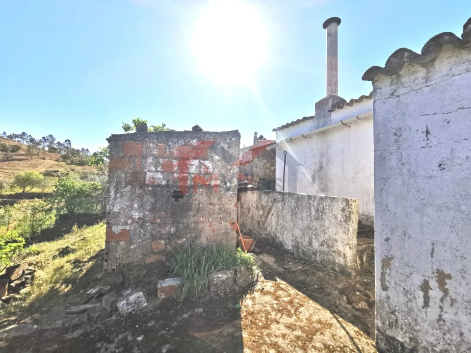 Moradia T2 para Venda em Salir Foto 15