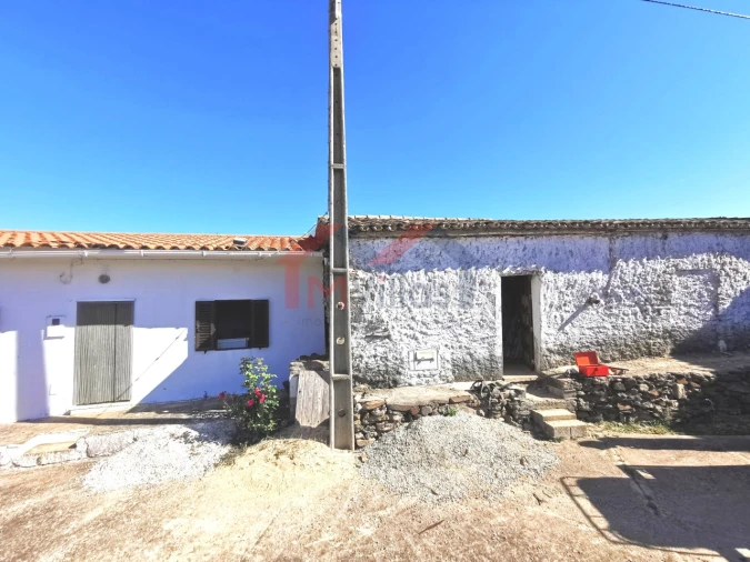 Moradia T2 para Venda em Salir Foto 14