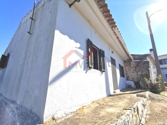 Moradia T2 para Venda em Salir Foto 18