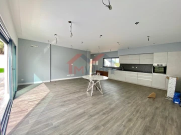 Moradia T3 para Venda em Albufeira e Olhos de Água
