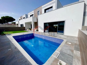 Moradia T3 para Venda em Albufeira e Olhos de Água