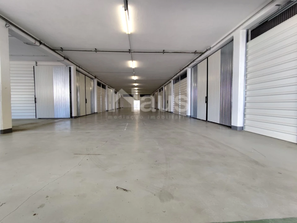 Armazém para Arrendamento em Moita Foto 1