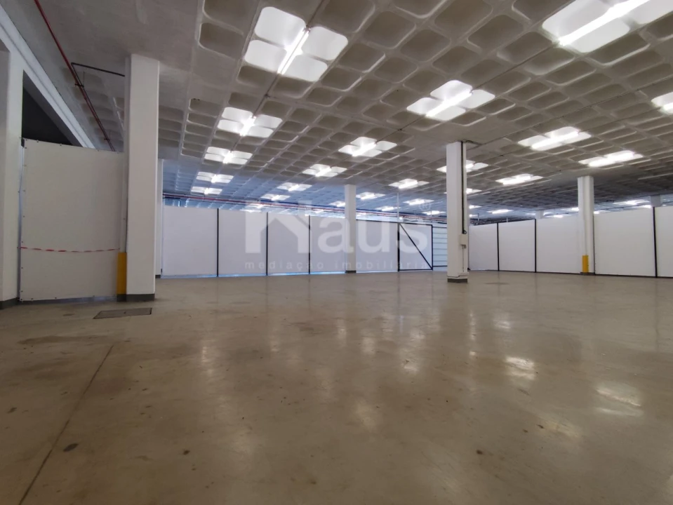 Armazém para Arrendamento em Alhos Vedros Foto 2