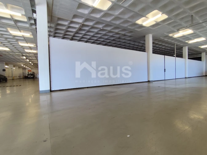 Armazém para Arrendamento em Moita